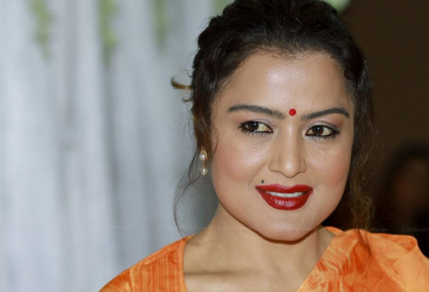 भ्यालेन्टाइन डेको शुभकामना दिंदै रेखाले भनिन्- प्रेमीहरु यो दुनियाँमा सबैभन्दा बढी दण्डित छन्